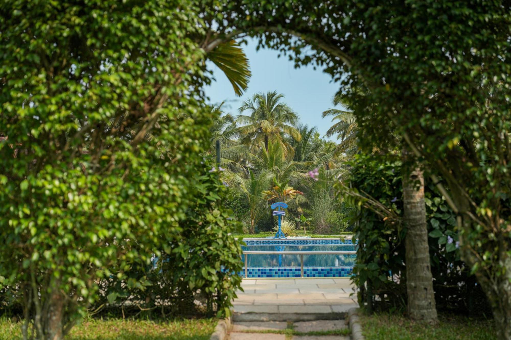 Lakesong Resort Kumarakom Exterior photo